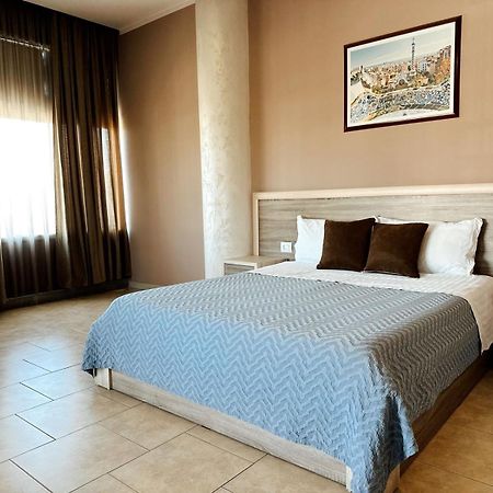 Hotel Terminal Tirana Zewnętrze zdjęcie
