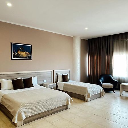Hotel Terminal Tirana Zewnętrze zdjęcie