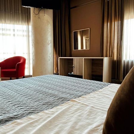 Hotel Terminal Tirana Zewnętrze zdjęcie