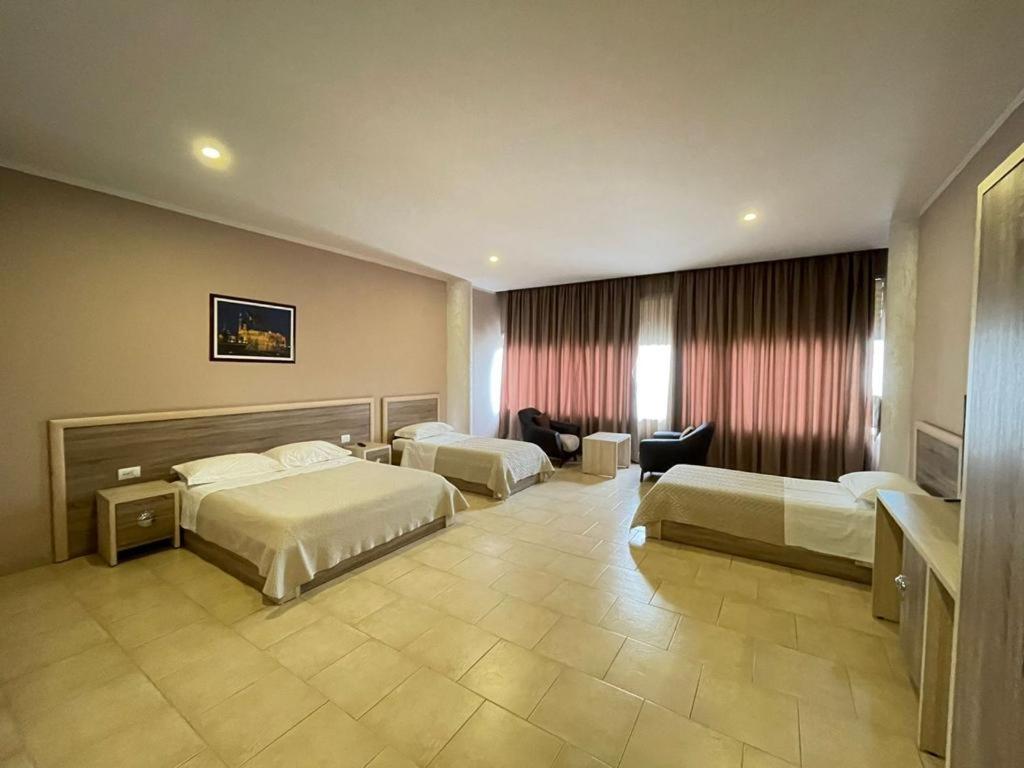 Hotel Terminal Tirana Zewnętrze zdjęcie