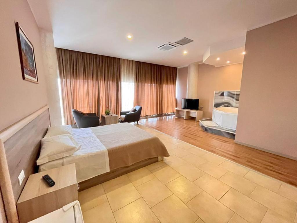 Hotel Terminal Tirana Zewnętrze zdjęcie