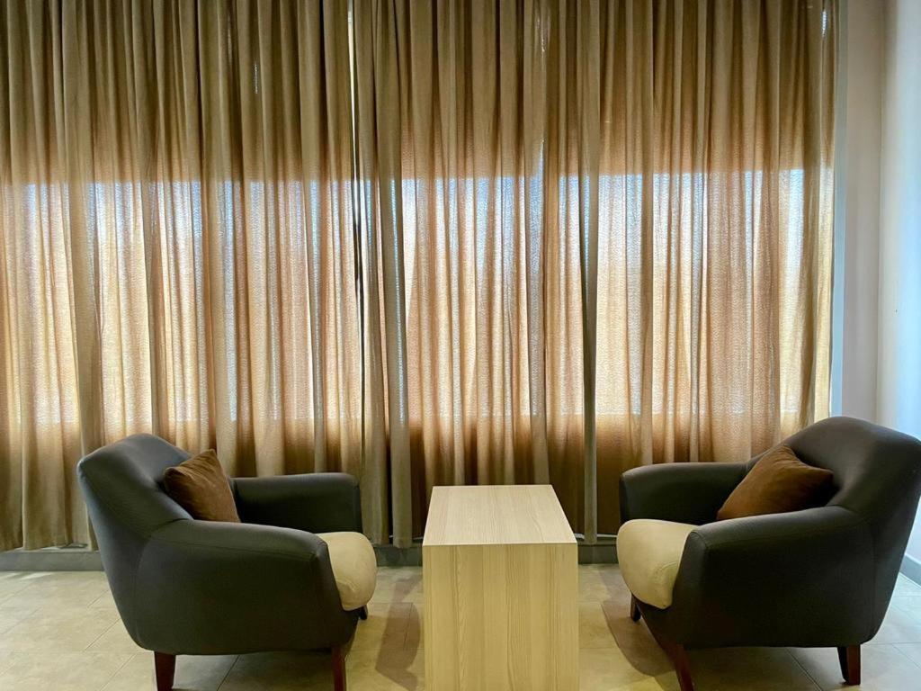 Hotel Terminal Tirana Zewnętrze zdjęcie