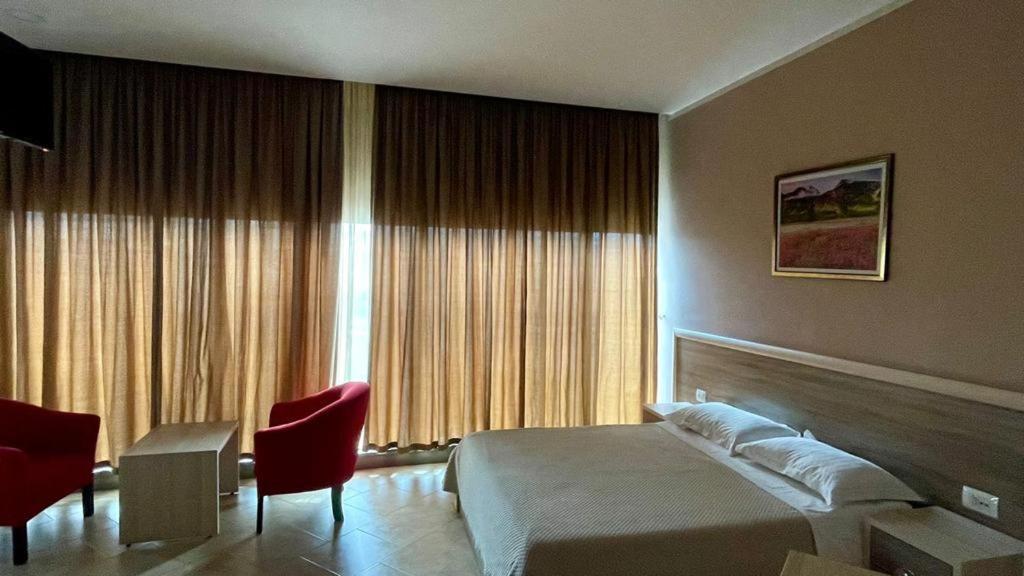 Hotel Terminal Tirana Zewnętrze zdjęcie