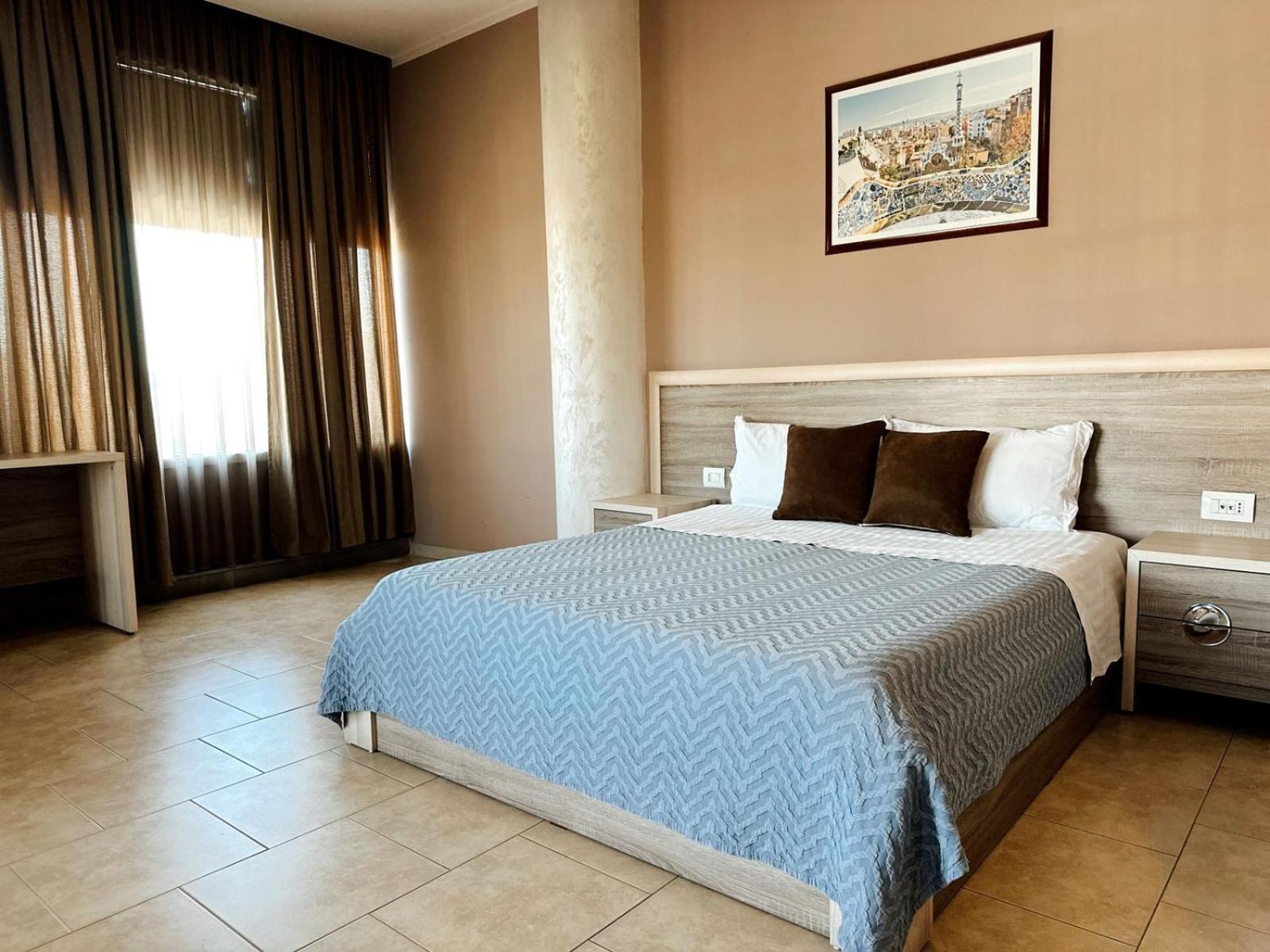 Hotel Terminal Tirana Zewnętrze zdjęcie