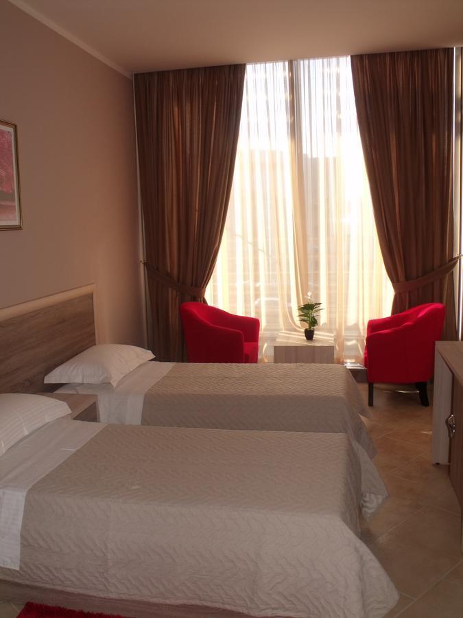 Hotel Terminal Tirana Zewnętrze zdjęcie