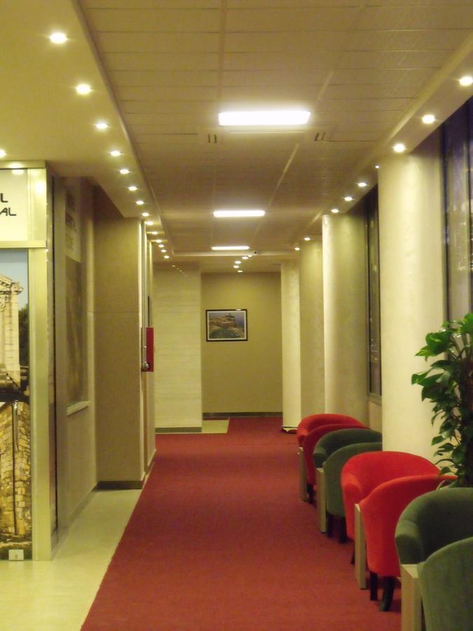 Hotel Terminal Tirana Zewnętrze zdjęcie