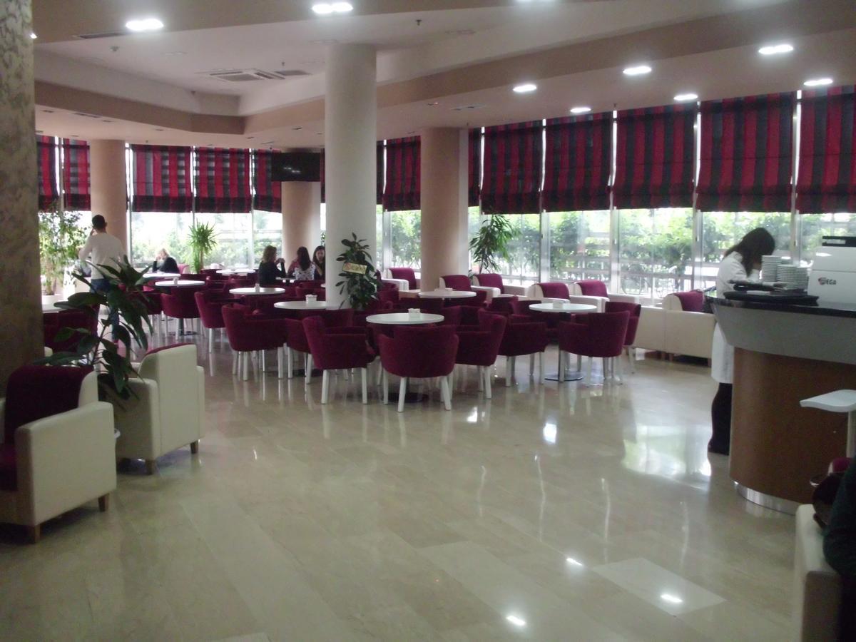 Hotel Terminal Tirana Zewnętrze zdjęcie