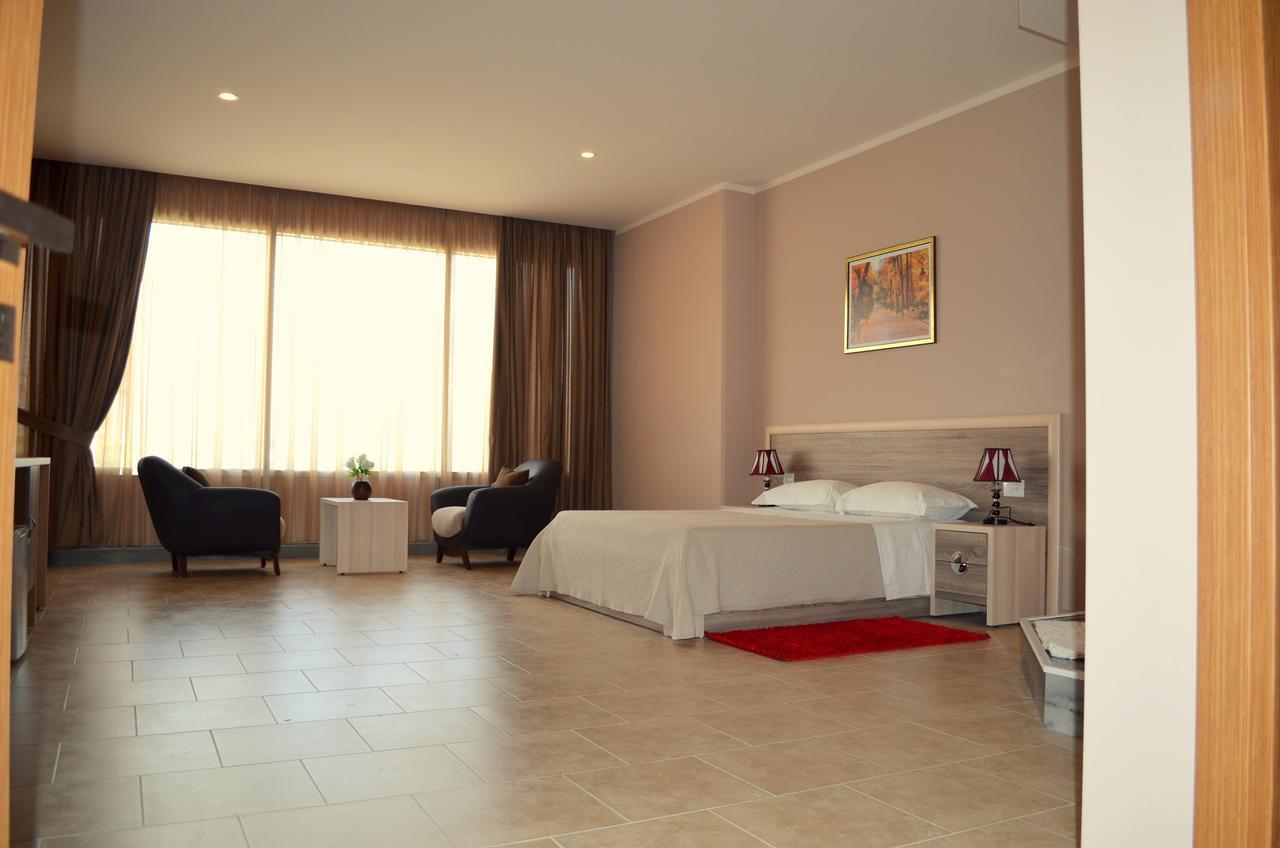 Hotel Terminal Tirana Zewnętrze zdjęcie
