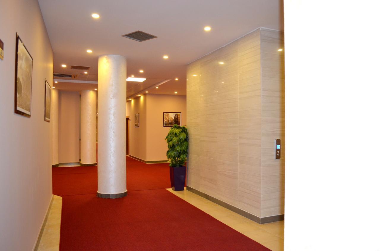 Hotel Terminal Tirana Zewnętrze zdjęcie