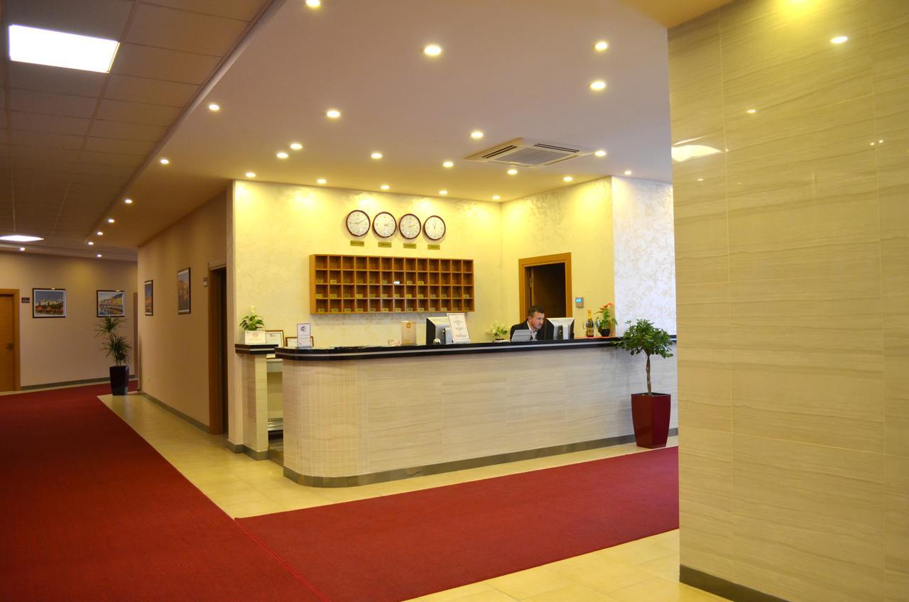 Hotel Terminal Tirana Zewnętrze zdjęcie