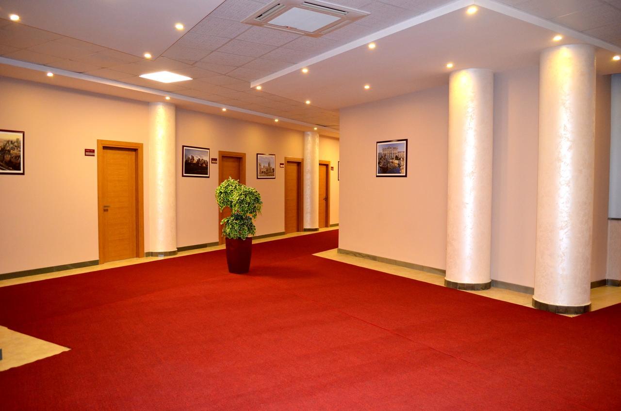 Hotel Terminal Tirana Zewnętrze zdjęcie