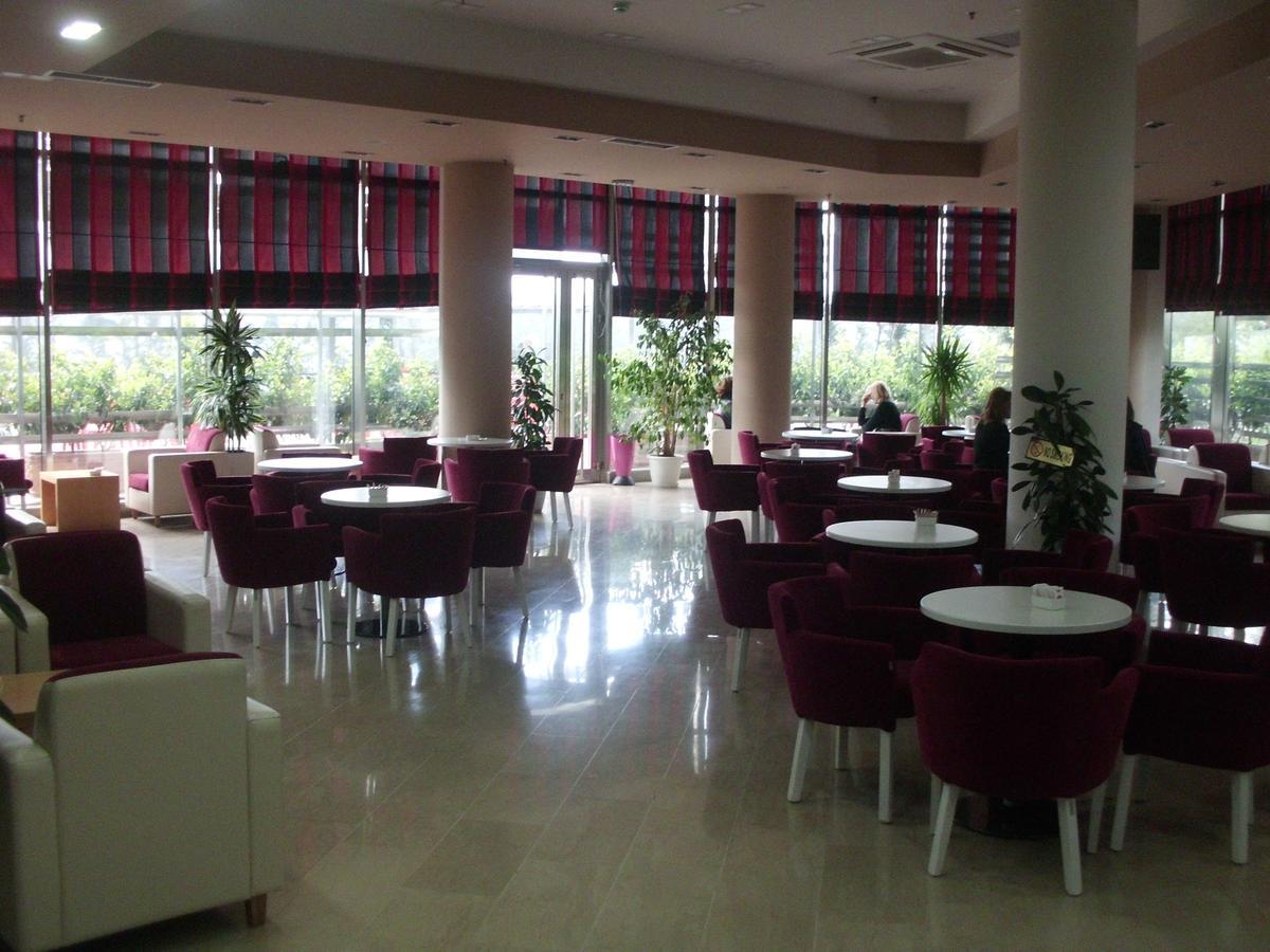 Hotel Terminal Tirana Zewnętrze zdjęcie